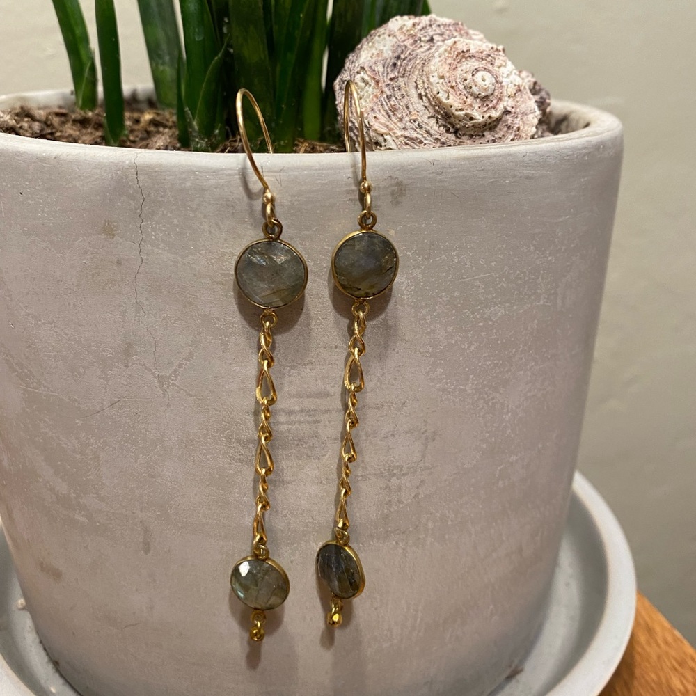 One of a kind labradorite gold earrings🔮